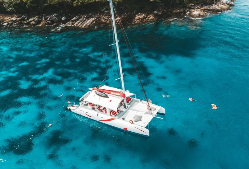 Морские прогулки на катамаране «Smile Rainbow» 62 фута из Пхукета 1