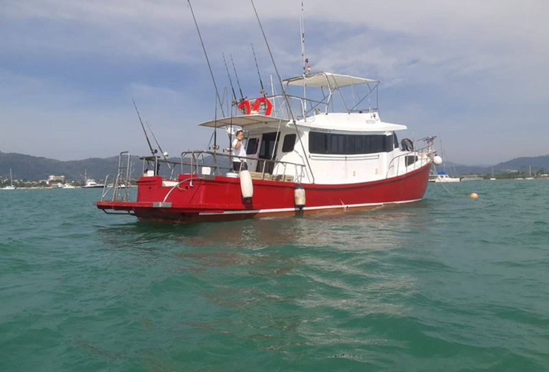 Морская рыбалка на рассвете у Рача Яй из Пхукета